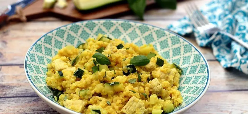 Bulgur v stile rizotto s indeykoy i tsukini