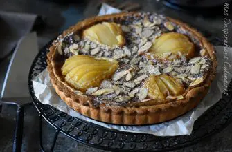 Grushevyy tart i imbirnyy krem