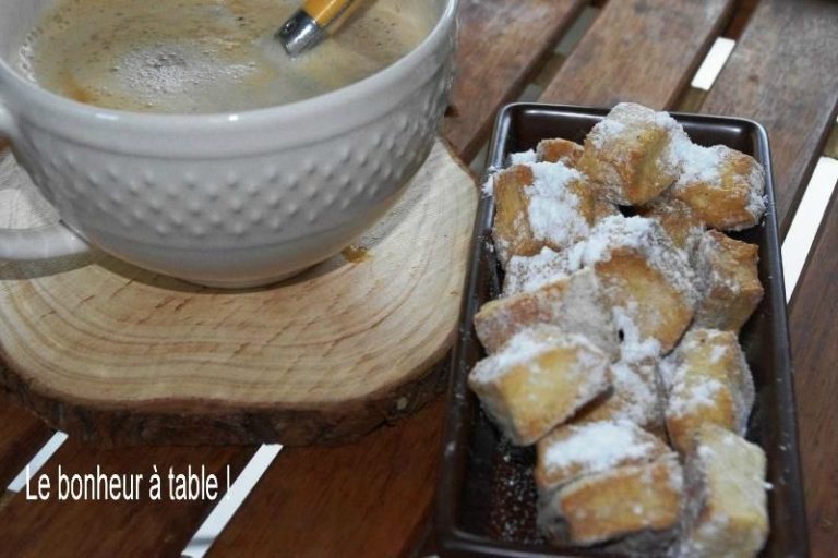 Hodzhalrinas ili ispanskoe pesochnoe pechene Schaste za stolom