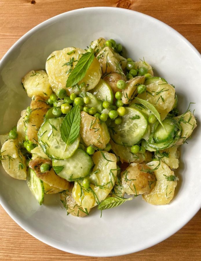 Letniy salat iz zelenogo kartofelya vkusno prosto veganskiy