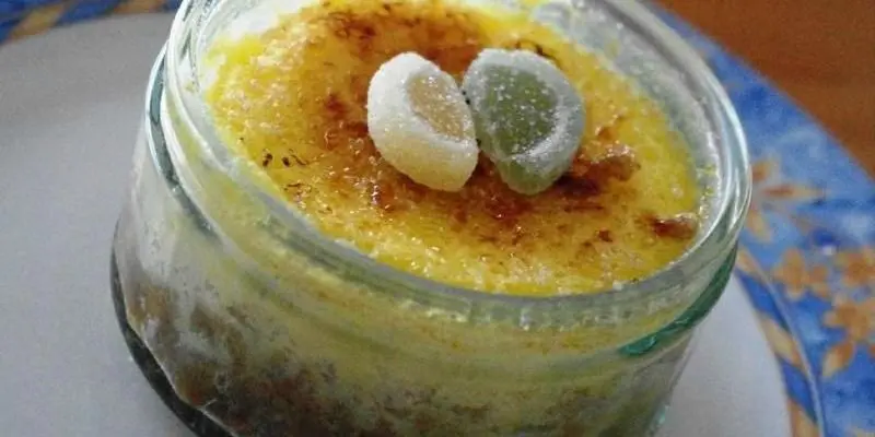 Limonnyy krem Schaste za stolom