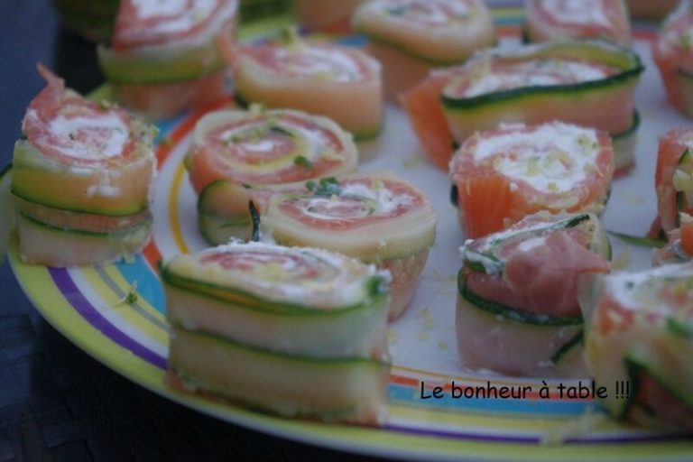 Maki s kopchenym lososem Schaste za stolom