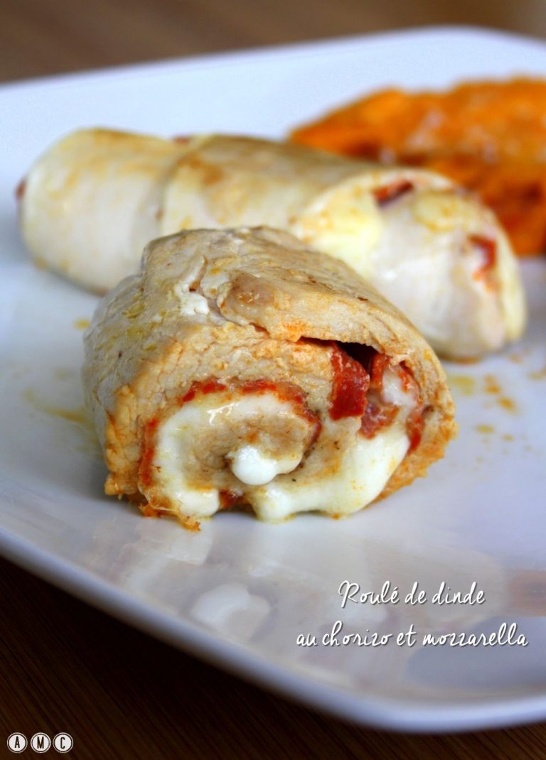 Roll iz indeyki s chorizo i motsarelloy
