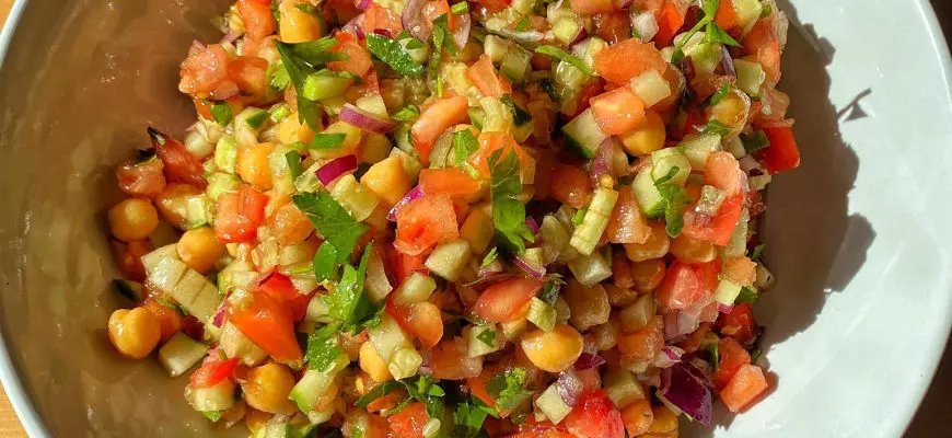 Rublenyy salat s nutom tasty simply vegan
