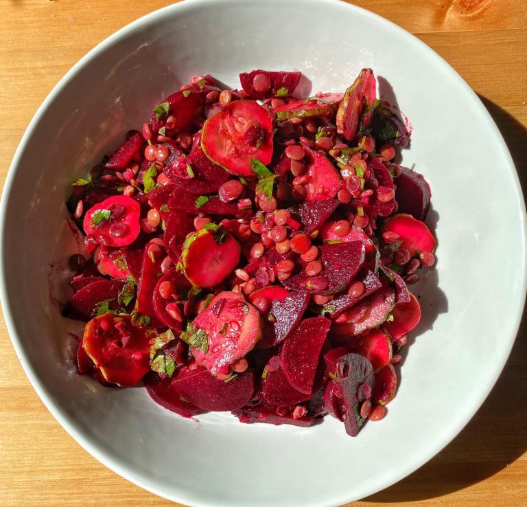 Salat iz balzamicheskoy svekly i ogurtsov tasty simply vegan