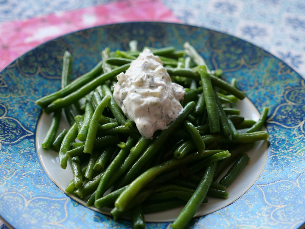 Salat iz zelenoy fasoli s tsatsiki