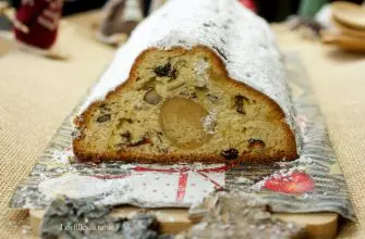 Stollen Devushki za stol