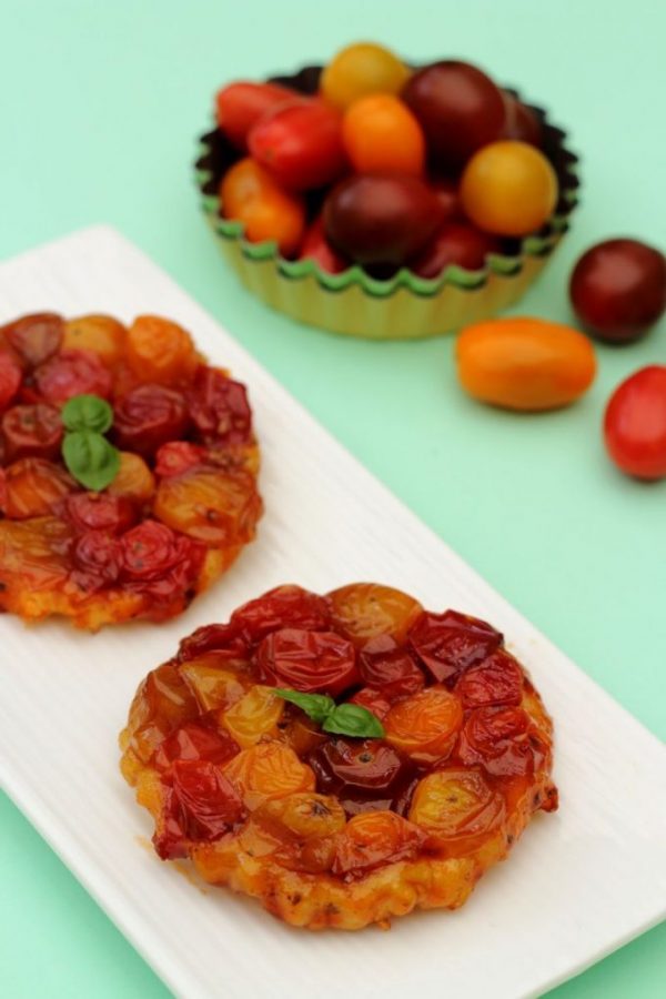 Tart taten iz pomidorov cherri s sousom pesto