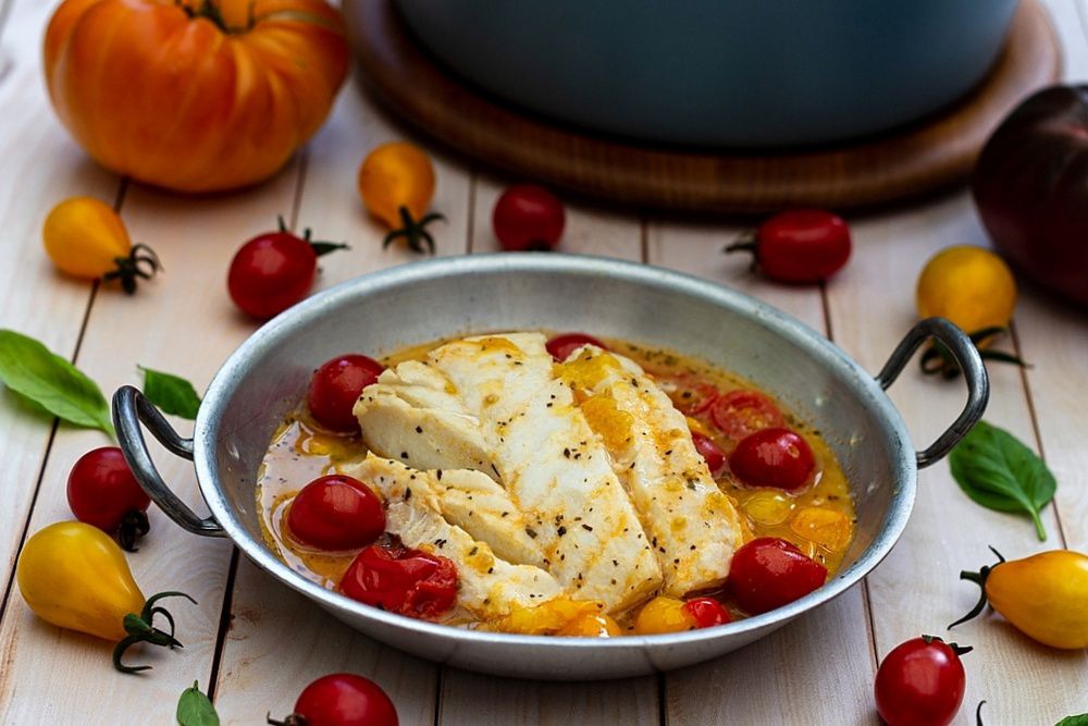 Treska v belom vine s pomidorami cherri