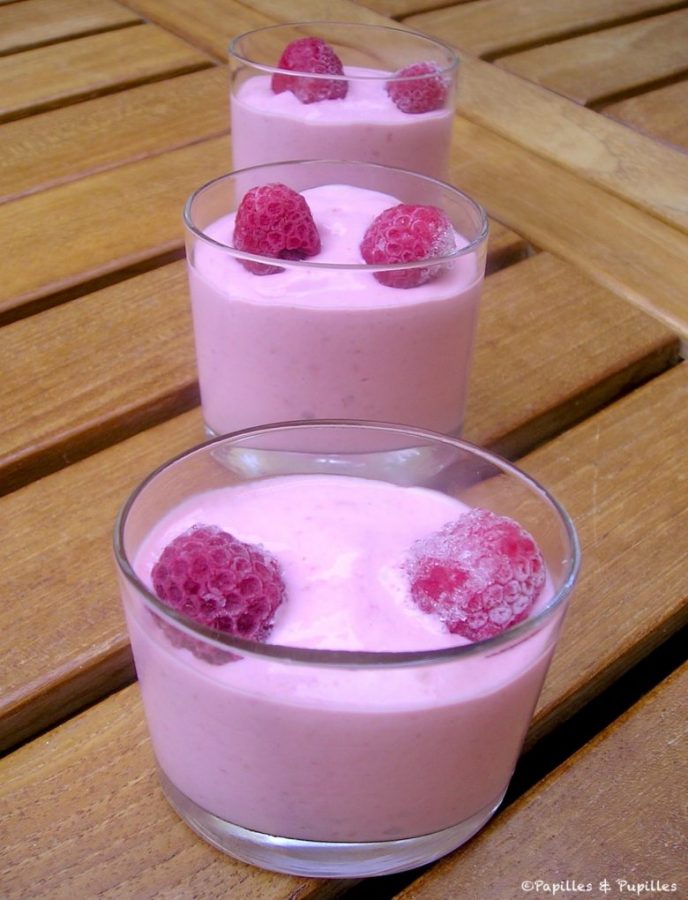 Zamorozhennyy yogurt s malinoy
